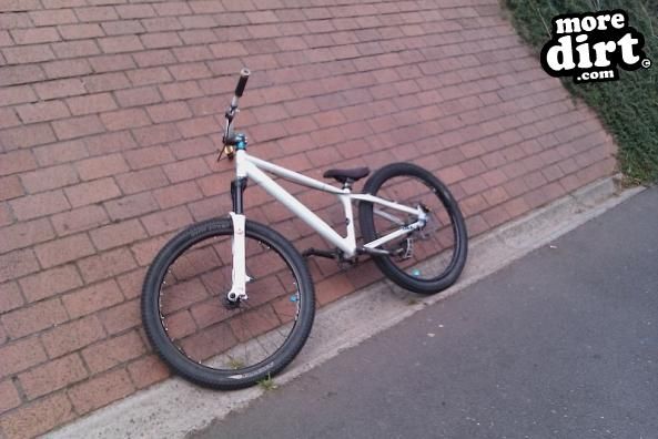 Brand X - Dirt Jumper 3