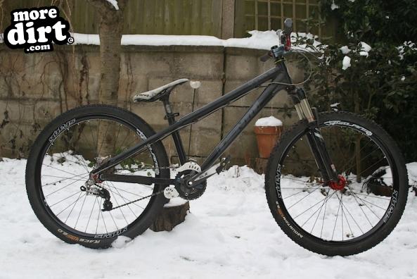 Identiti - Krisis sl