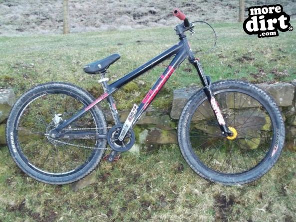 commencal dirt jump bike