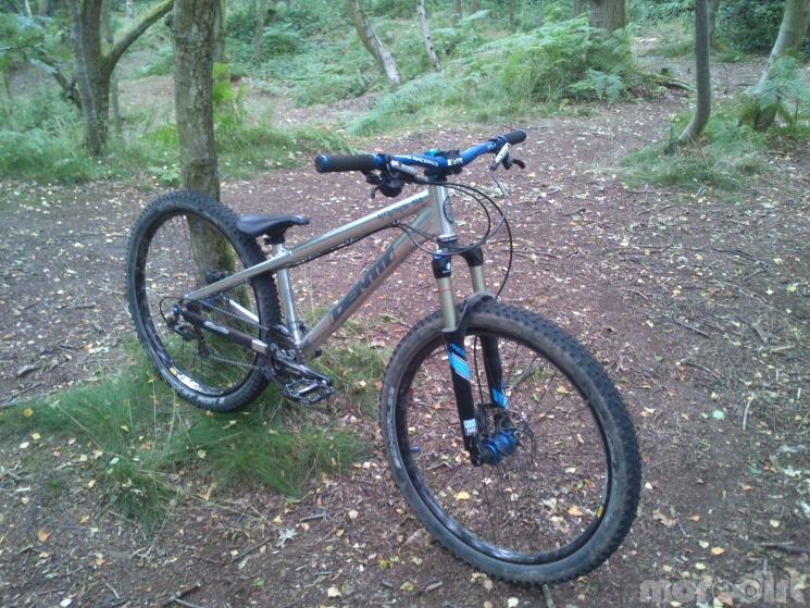 Identiti  - Krisis SL