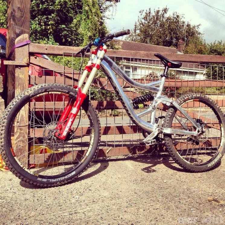 Specialized - big hit 2011 Custom Chrome