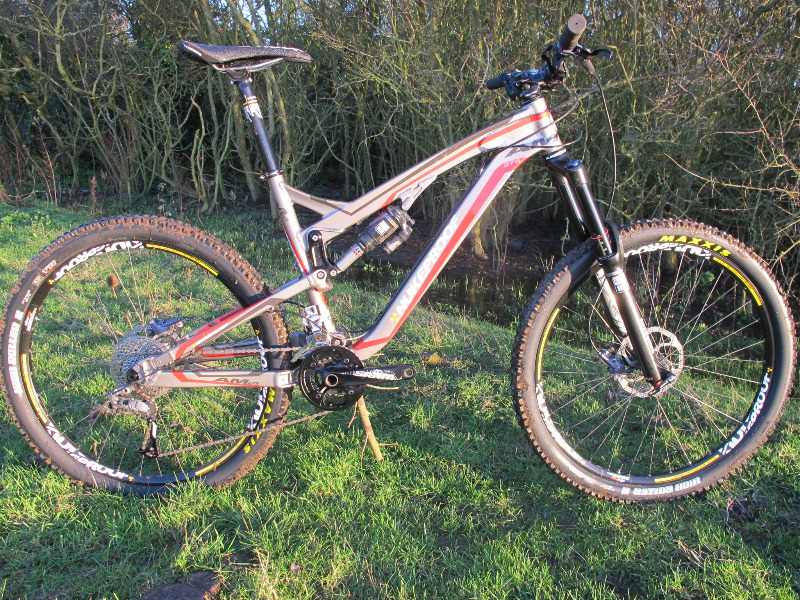 Nukeproof - Mega 275