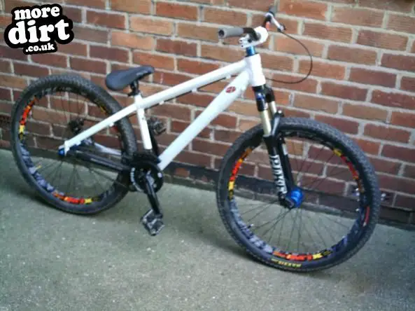 cannondale chase dirt jumper