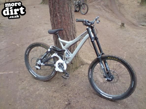 Specialized - Demo9 Pro