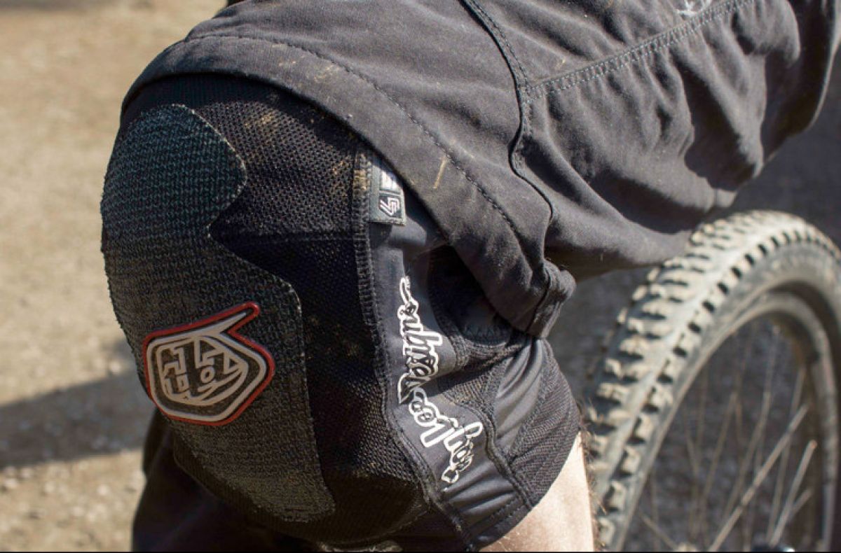 Review: Troy Lee Designs 5400 MTB Knee Pads