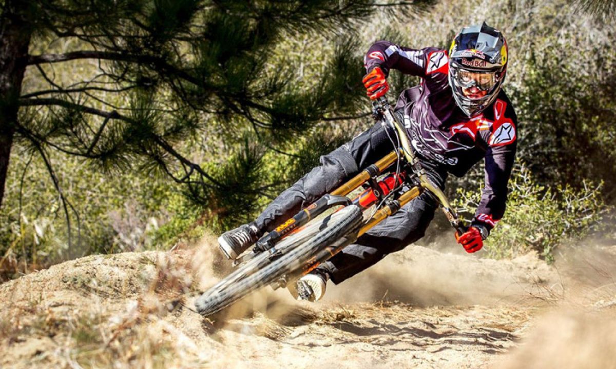 Downtime: Aaron Gwin