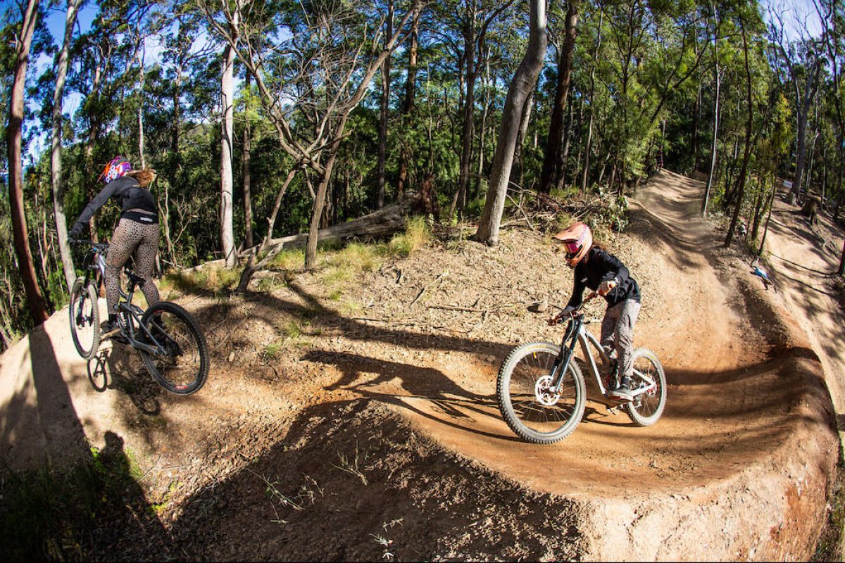 Watch: No Ordinary Life - Elle & Sam sending it at Boomerang Bike Park