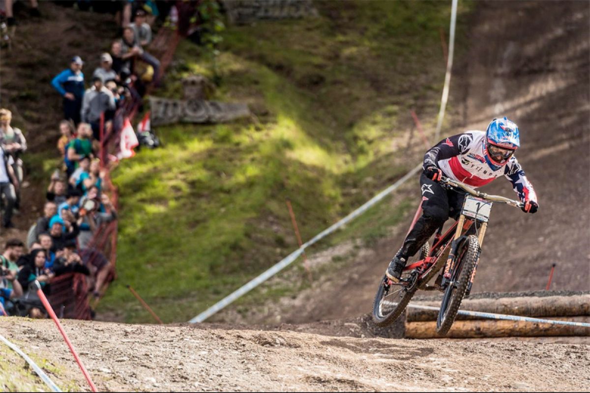 Relive DH World Cup race day moments from Leogang