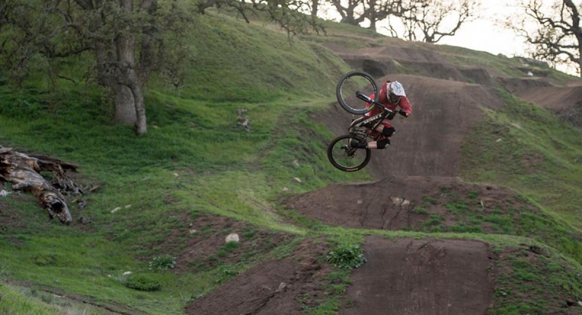 Watch Brandon Semenuk pin it for 100 seconds