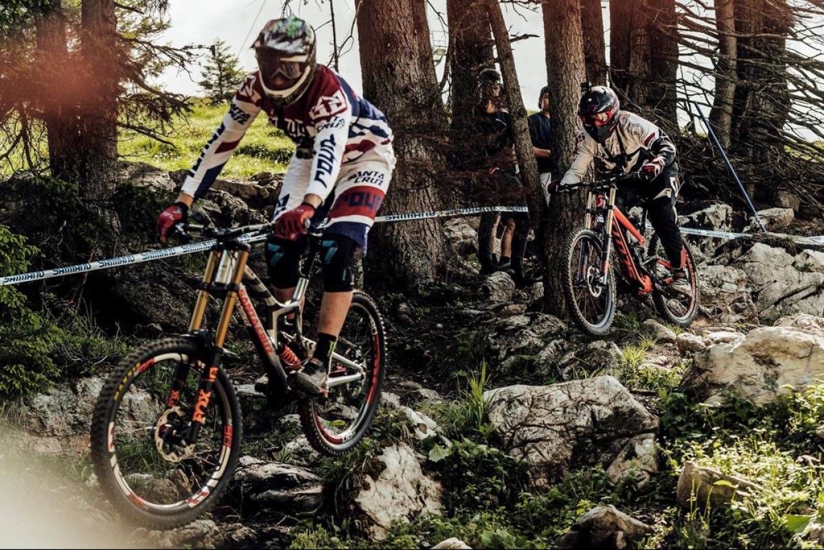 See Claudio and Peaty get loose in Lenzerheide