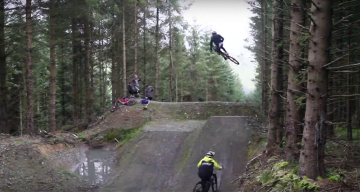 50/01 Crew Shred Revolution Bike Park