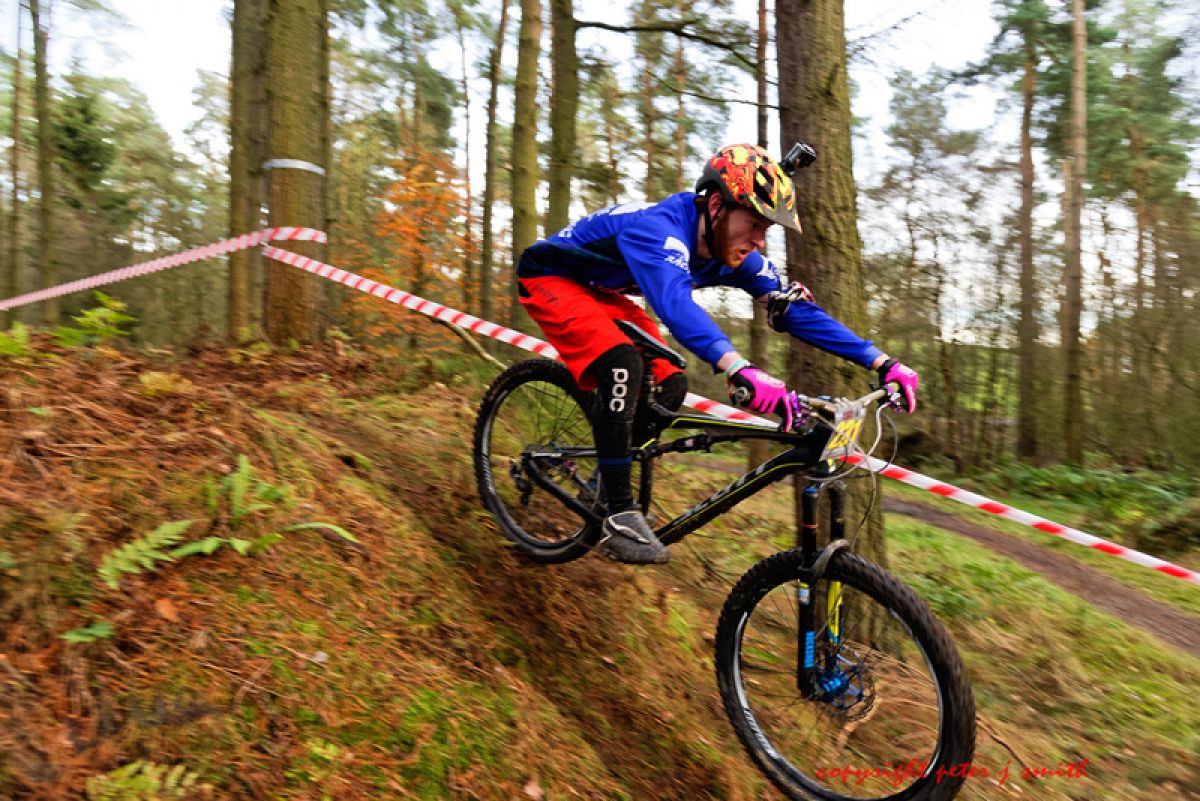 Mountain Bikers Gear Up for a Fun Day’s Night in Falkirk