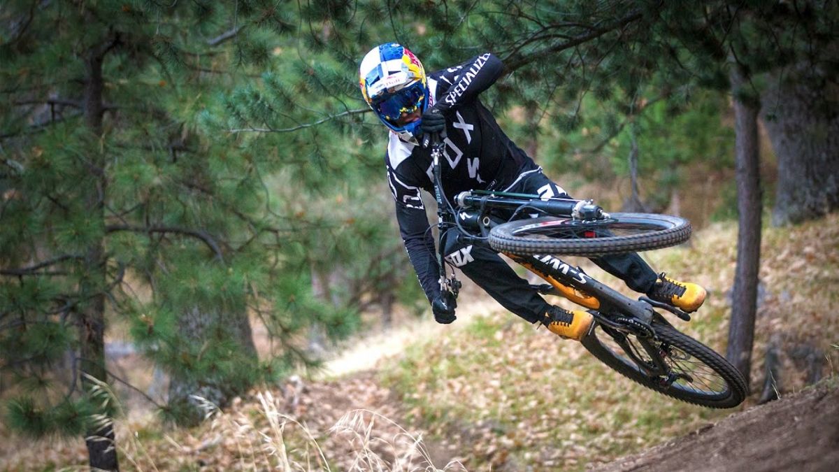 Fast Life with Loïc Bruni: S1E1 – Time Waits for No One