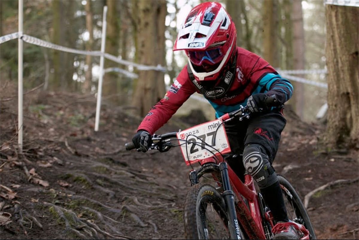 VIDEO: Onza Tyres Mini Downhill - Round 1