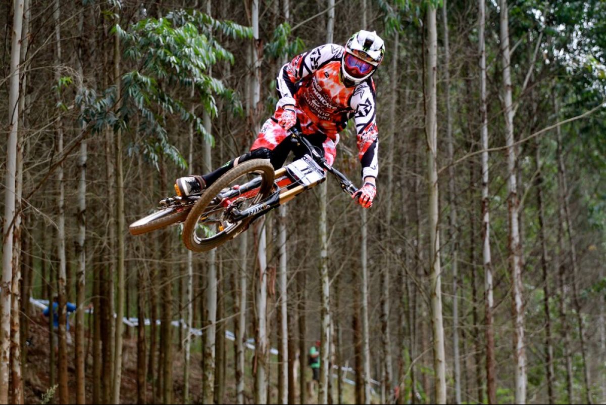 Mountain biking legend Steve Peat tours Bikes & Beers