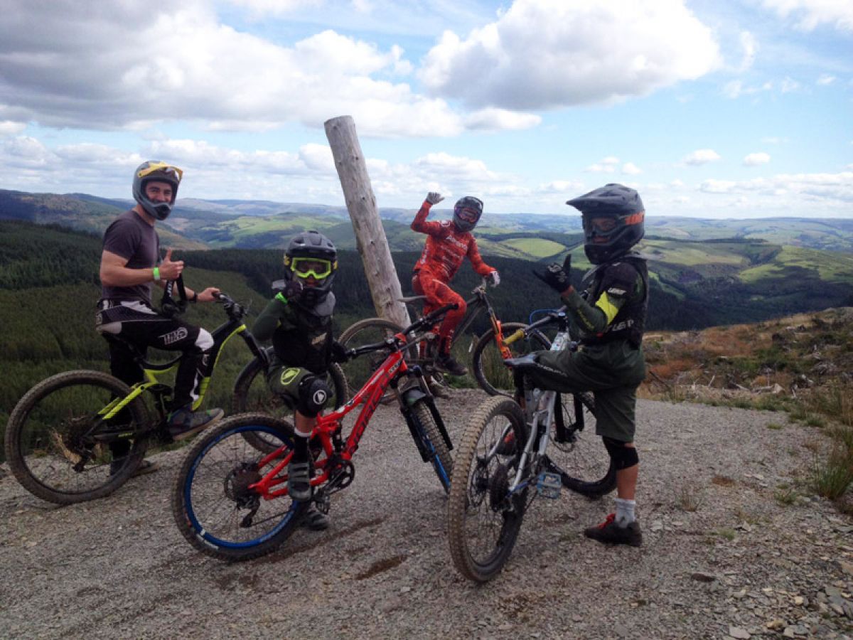 Athertons launch Coaching at Dyfi Bike Park