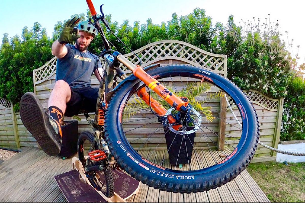 Watch: How to manual a MTB with and without a manual machine!