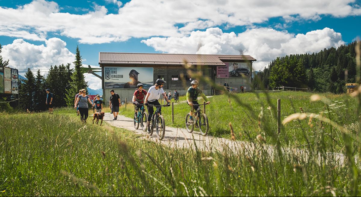 Biker vs. Hiker - A peaceful coexistence in Bike Kingdom Lenzerheide