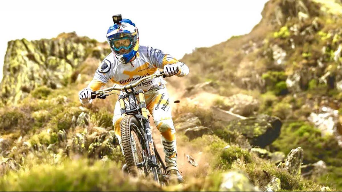 Watch: The Knife Edge - Gee Atherton