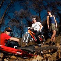 Athertons re-sign with Commencal for two years