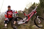 Steve Peat signs for Five Ten
