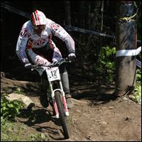 Peat retains overall lead in UCI WC Downhill.