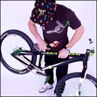 Lance McDermott re-signs to Gusset!