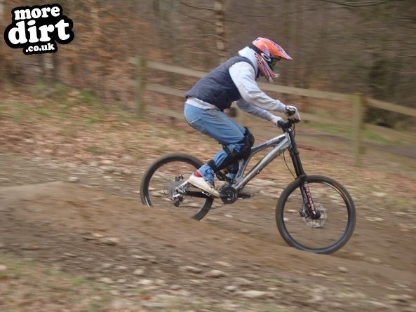 Y Mynydd Downhill - Cwmcarn