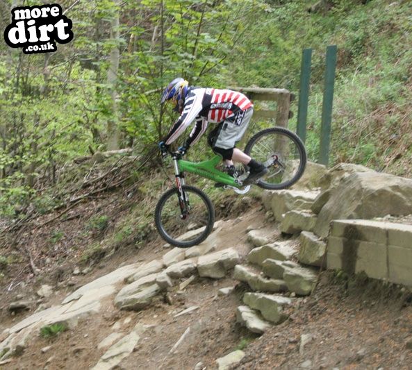 Y Mynydd Downhill - Cwmcarn