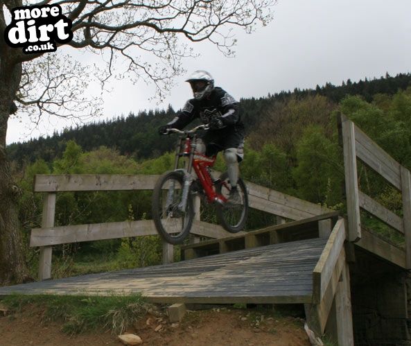 Y Mynydd Downhill - Cwmcarn