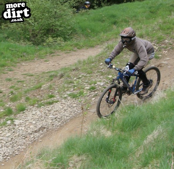 Y Mynydd Downhill - Cwmcarn