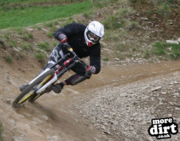 Y Mynydd Downhill - Cwmcarn