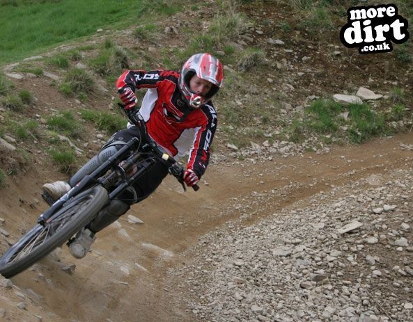 Y Mynydd Downhill - Cwmcarn