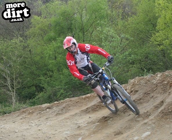 Y Mynydd Downhill - Cwmcarn