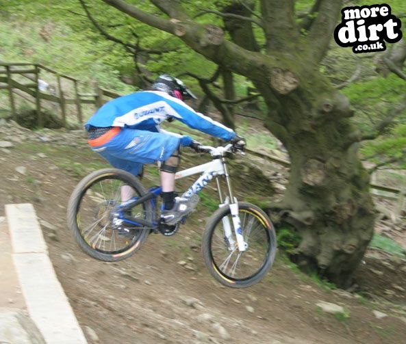 Y Mynydd Downhill - Cwmcarn