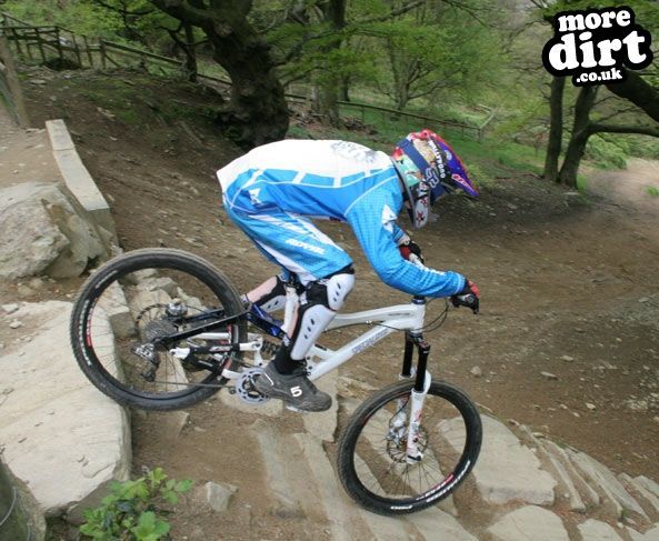 Y Mynydd Downhill - Cwmcarn