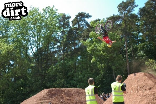 Large Flip no hand...good boy!