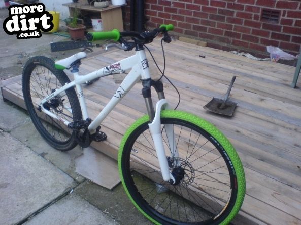 ma bike with new wheels on and stuff.