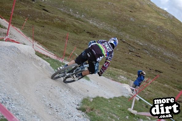 Gee warming up before the main event!