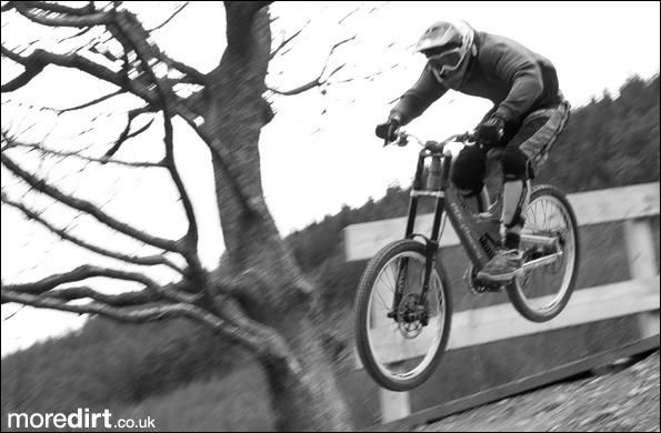Y Mynydd Downhill - Cwmcarn