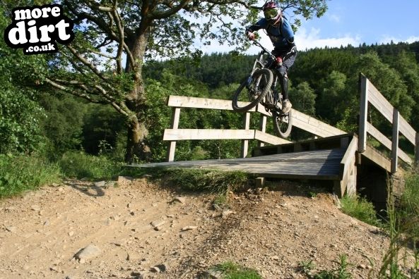 Y Mynydd Downhill - Cwmcarn