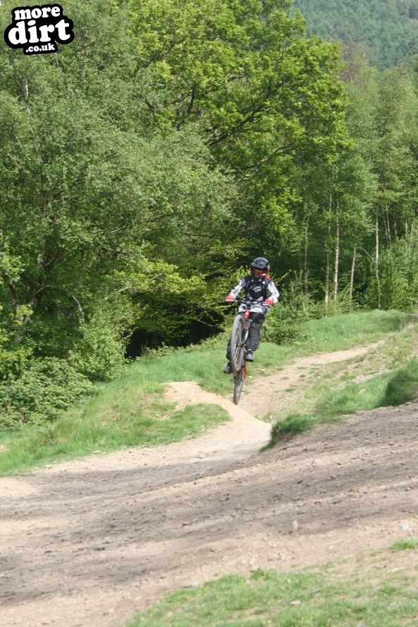 Y Mynydd Downhill - Cwmcarn