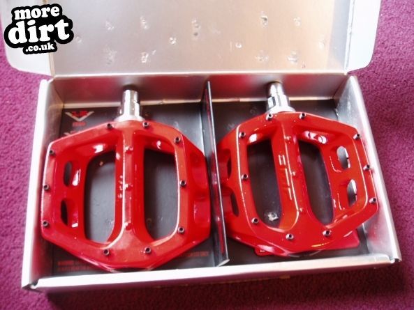 My new DMR v12 pedals :D