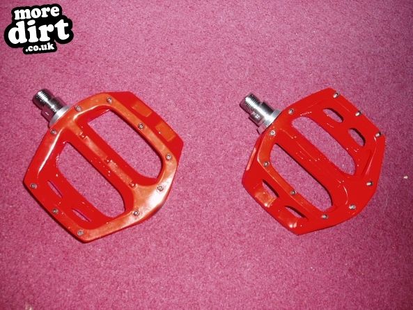 My new DMR v12 pedals :D