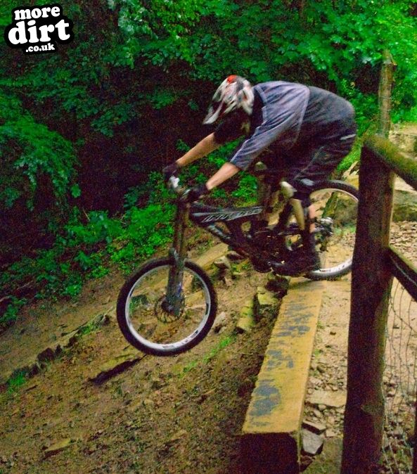 Y Mynydd Downhill - Cwmcarn