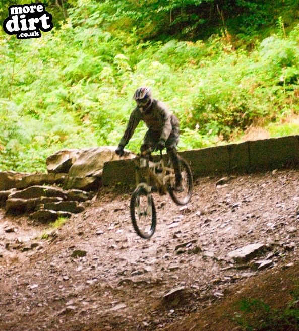 Y Mynydd Downhill - Cwmcarn