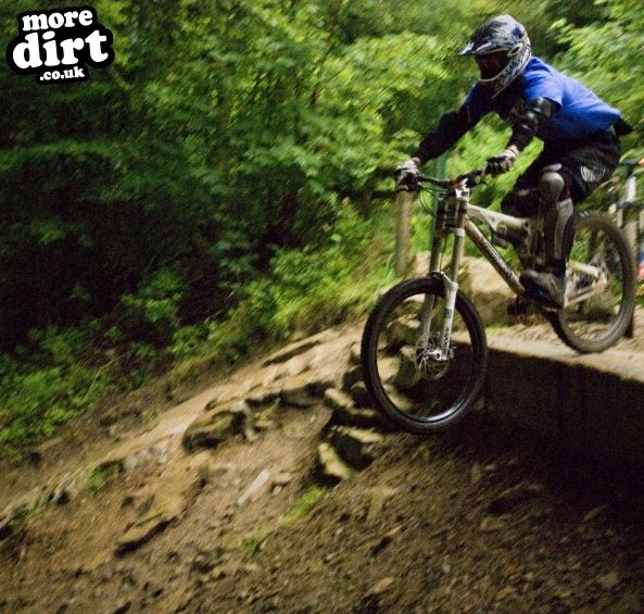 Y Mynydd Downhill - Cwmcarn