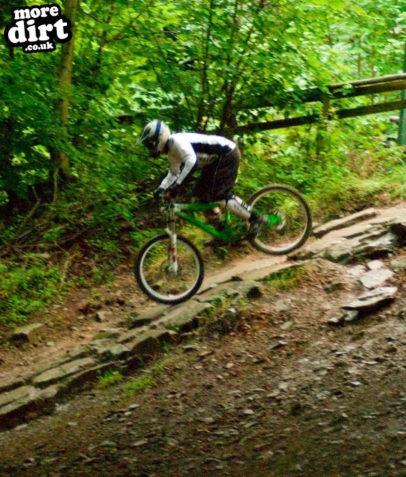 Y Mynydd Downhill - Cwmcarn