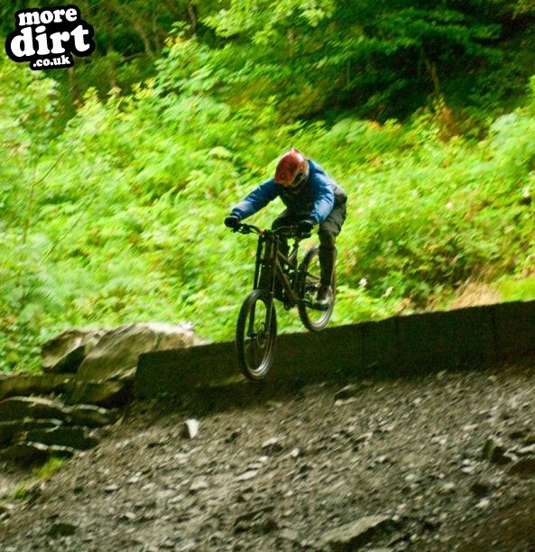 Y Mynydd Downhill - Cwmcarn