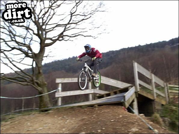 Y Mynydd Downhill - Cwmcarn